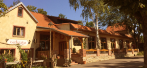Café Saalekiez aussenim Sommer